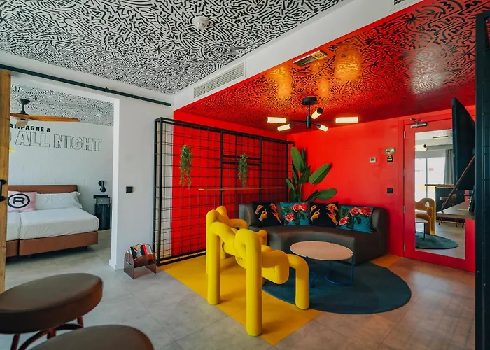 Ryans Lolas Ibiza - Adults Only